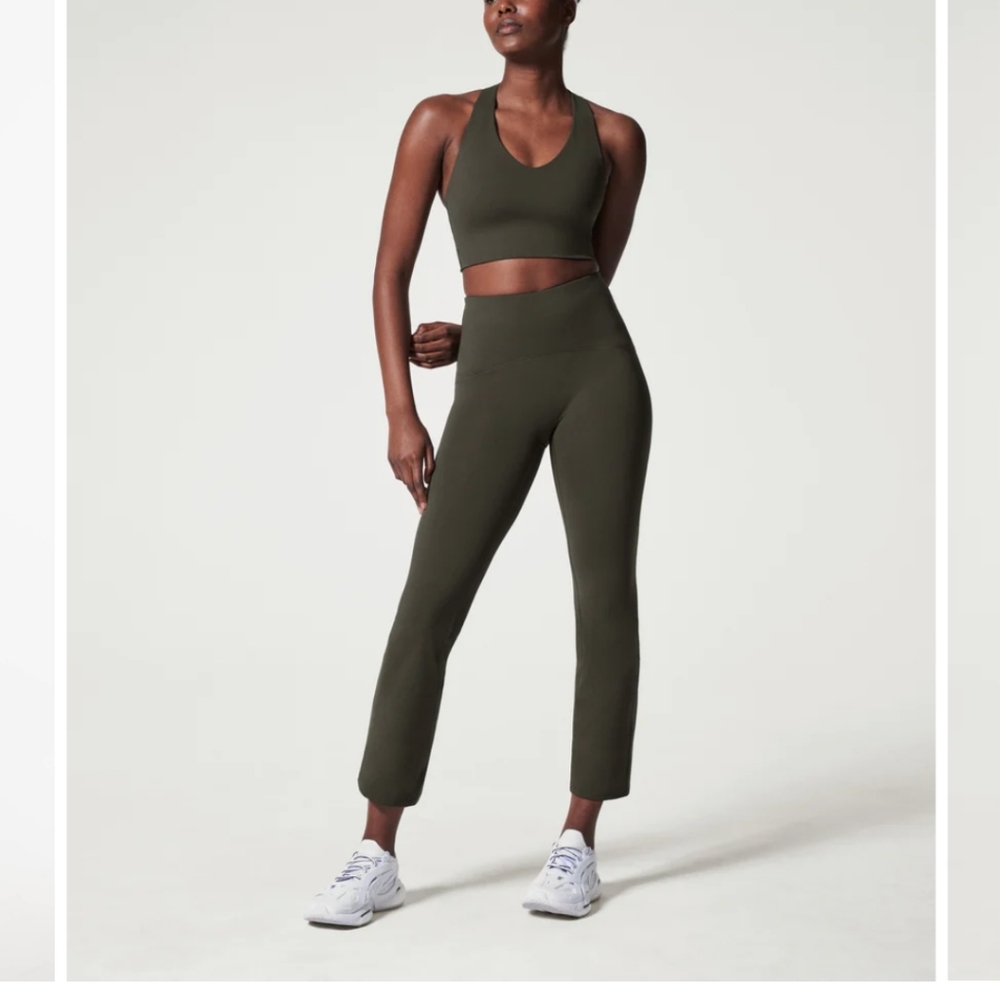 Spanx Booty Boost® Active Ankle Flare Pant size small